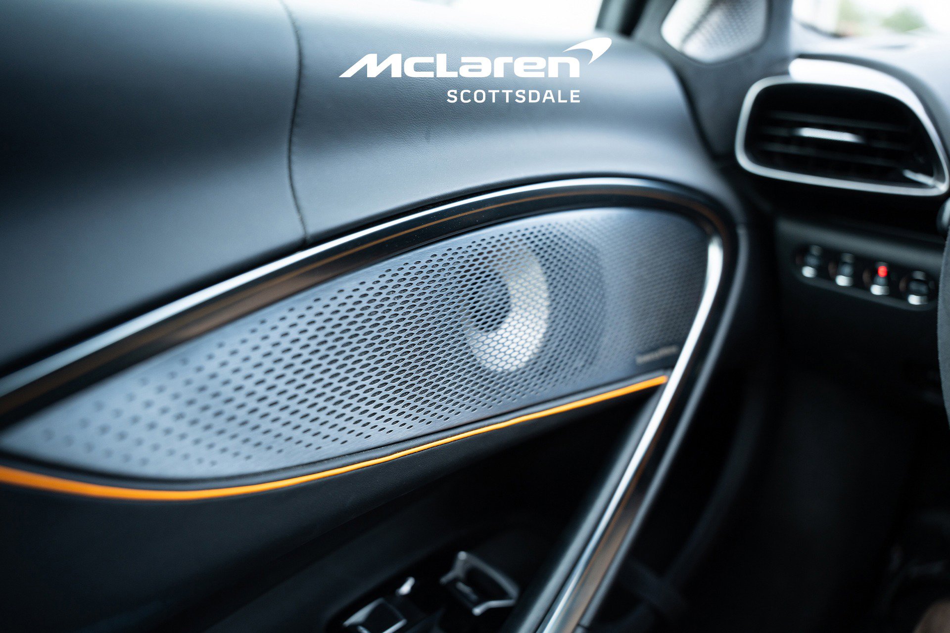 Used 2023 McLaren Artura image 21