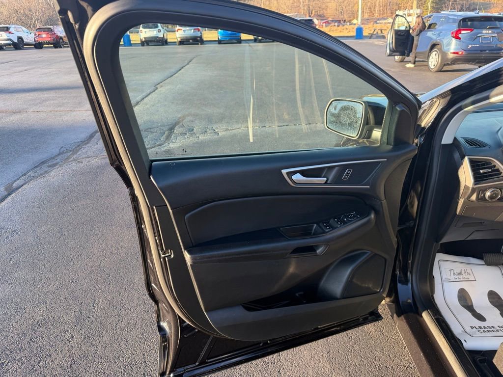 Used 2023 Ford Edge SEL image 9