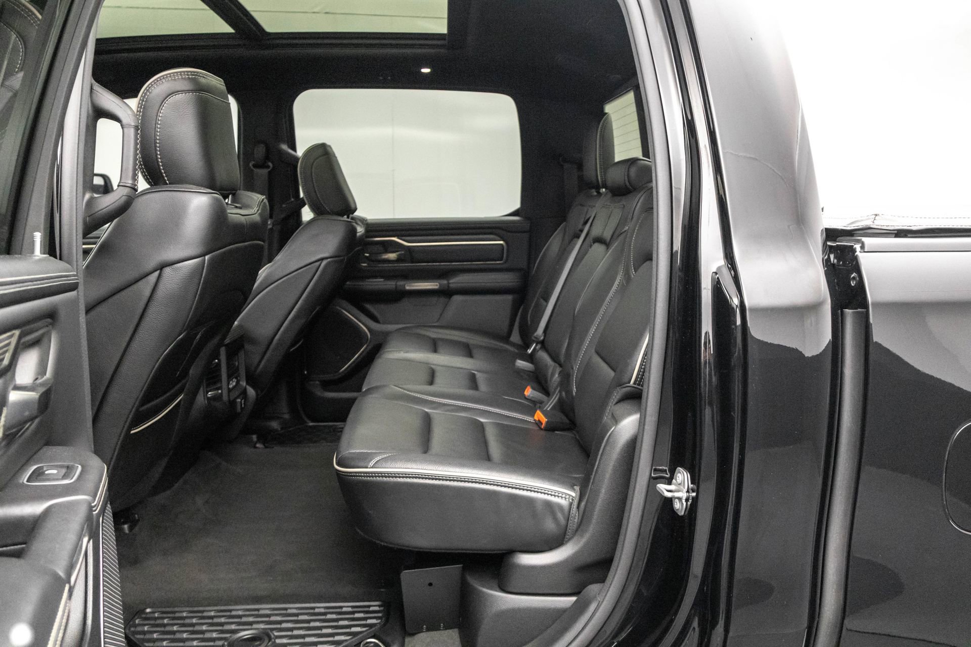 Used 2020 RAM 1500 Limited w/ Cold Weather Group image 32