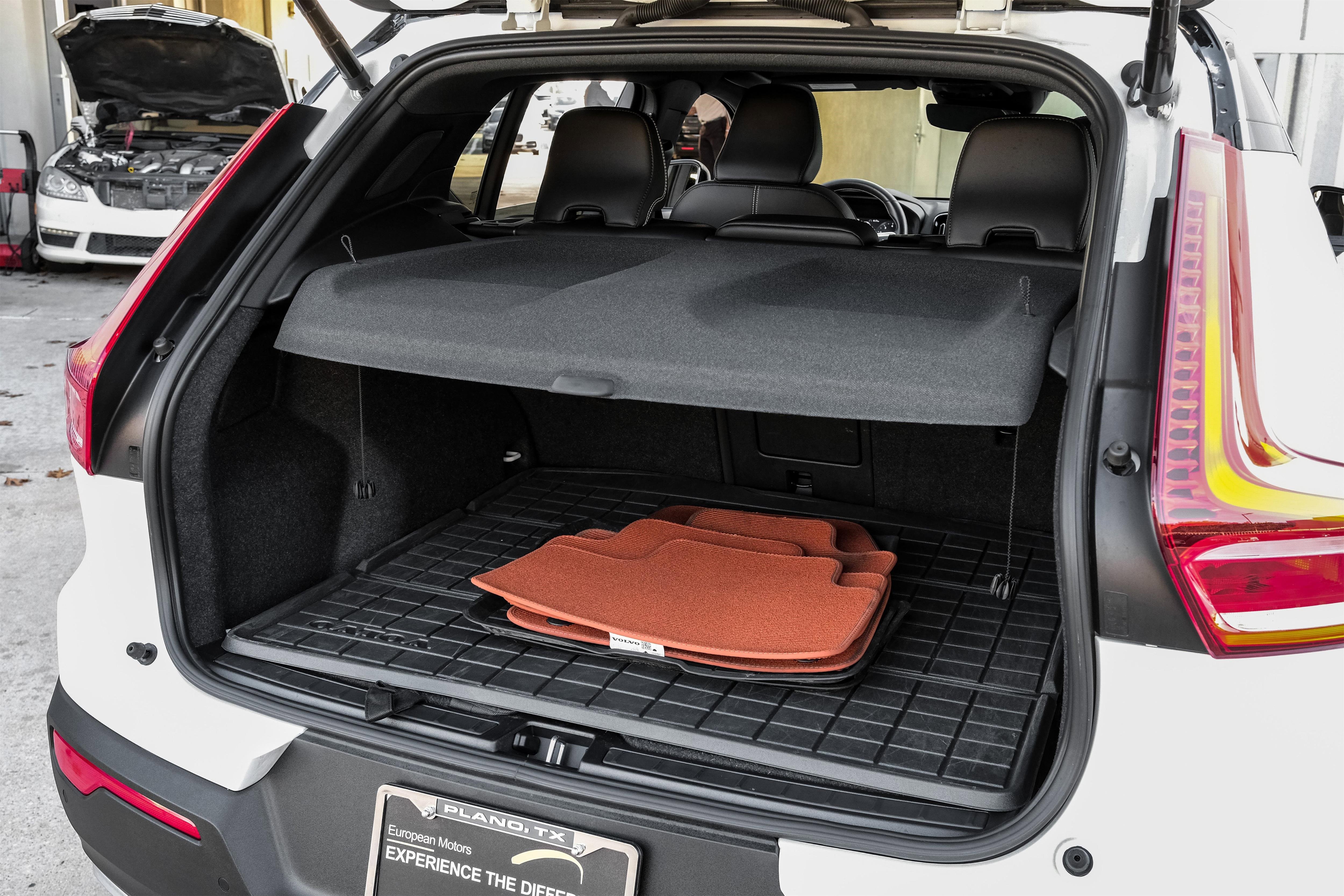 Used 2021 Volvo XC40 T4 R-Design image 57