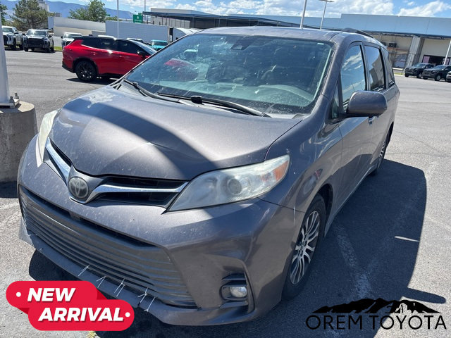 Used 2019 Toyota Sienna XLE Premium w/ Carpet Mat Package FWD image 17