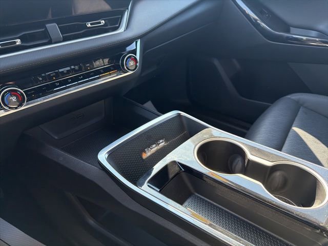 Used 2025 Chevrolet Equinox LT w/ Convenience Package II image 40