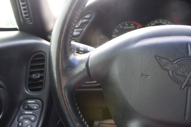 Used 2000 Chevrolet Corvette Coupe w/ Memory Pkg RWD image 10