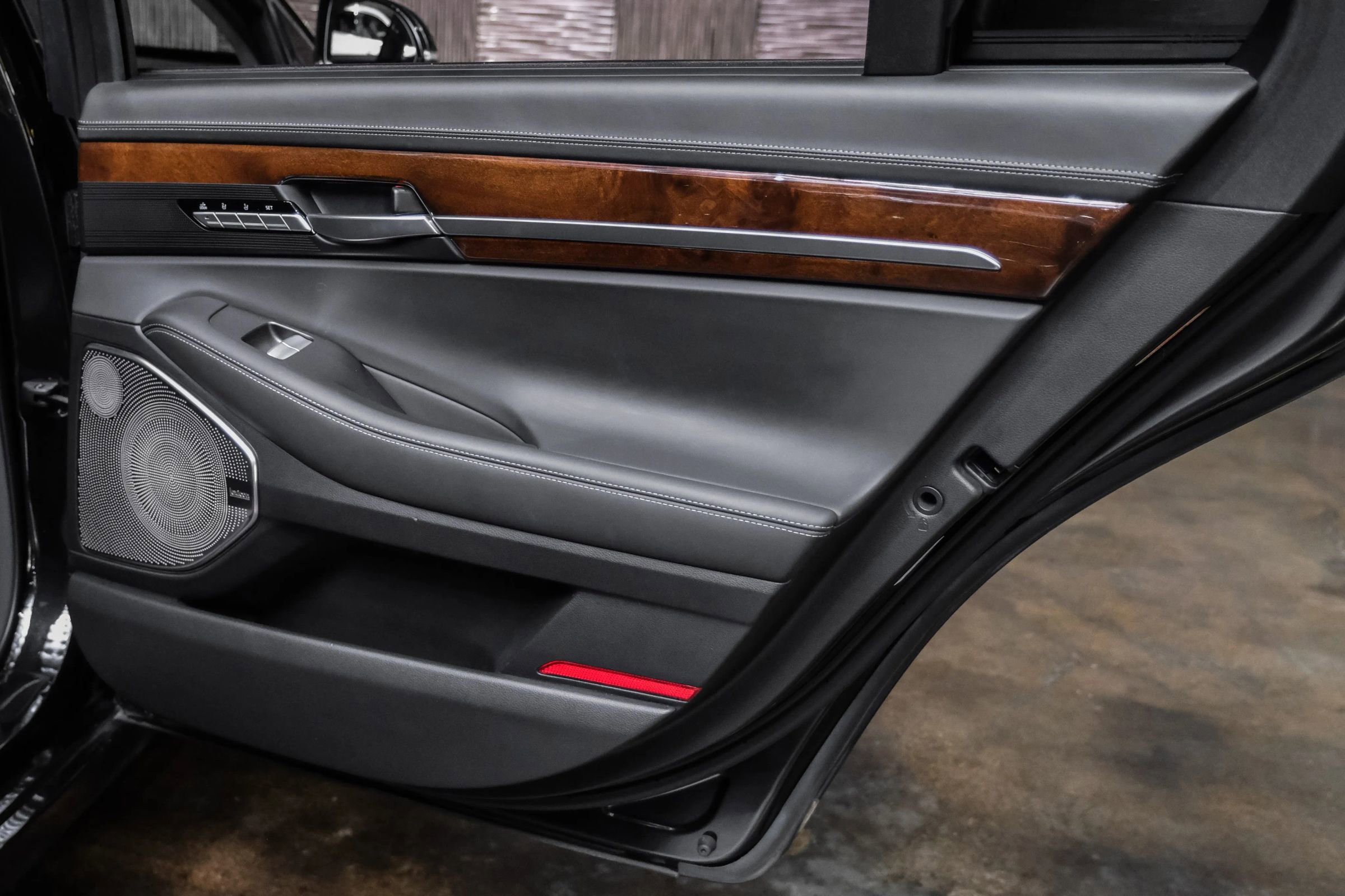 Used 2019 Genesis G90 5.0 Ultimate RWD image 46