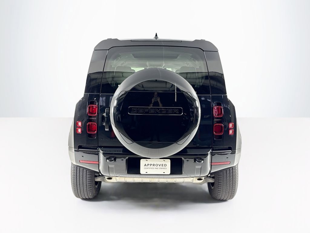 Used 2025 Land Rover Defender 110 X-Dynamic SE image 4