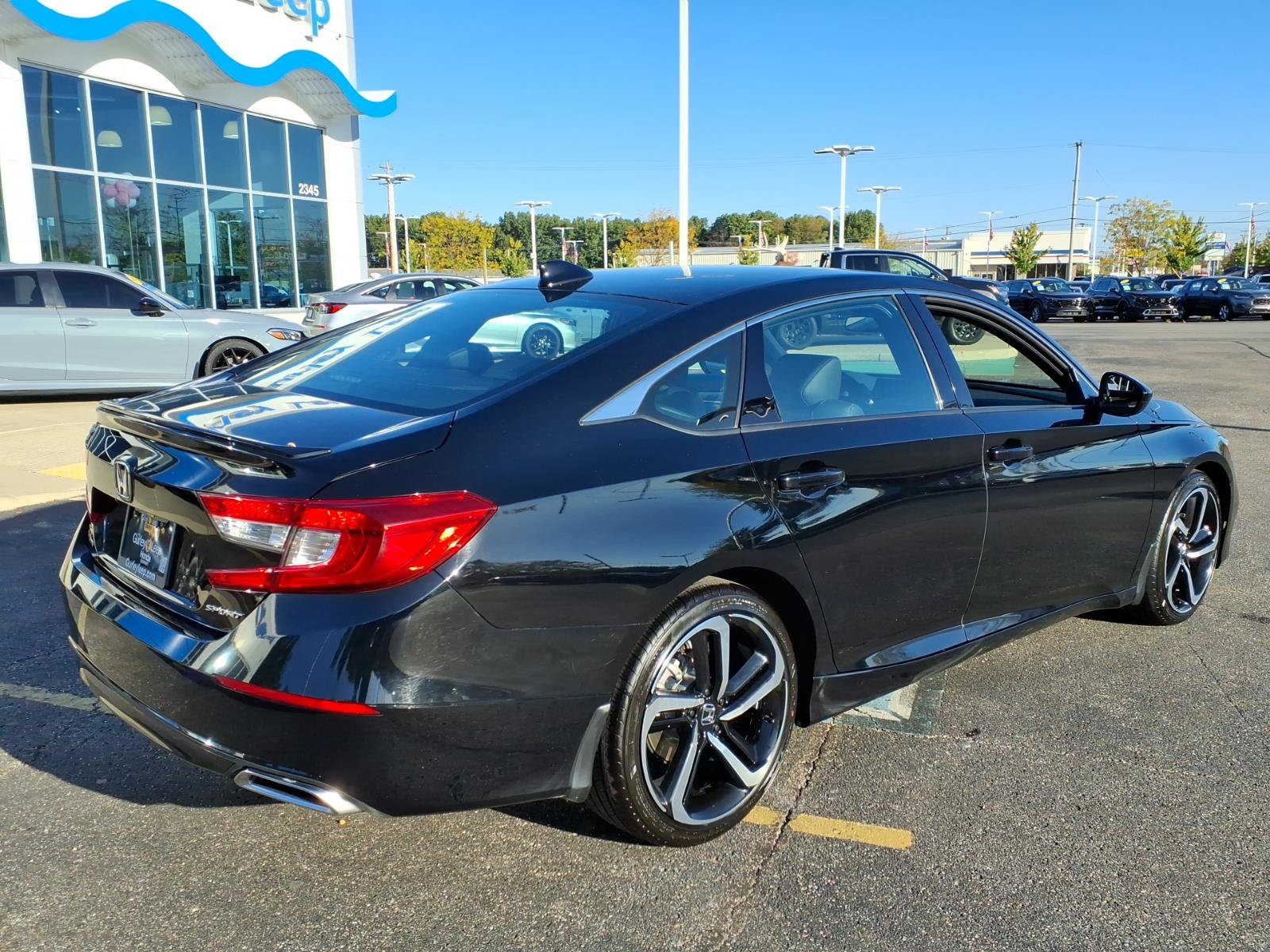 Used 2022 Honda Accord Sport image 11