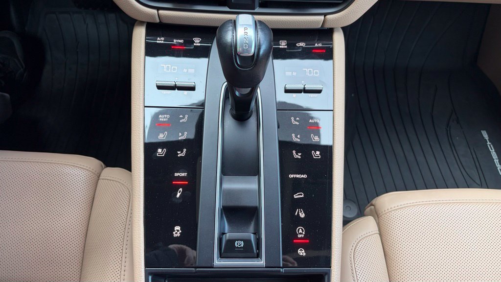 Used 2023 Porsche Macan S AWD/4WD image 15