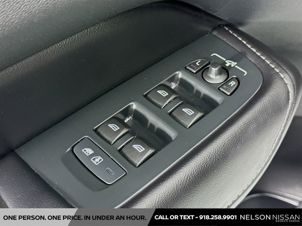 Used 2023 Volvo XC60 B5 Ultimate w/ Climate Package AWD/4WD image 18