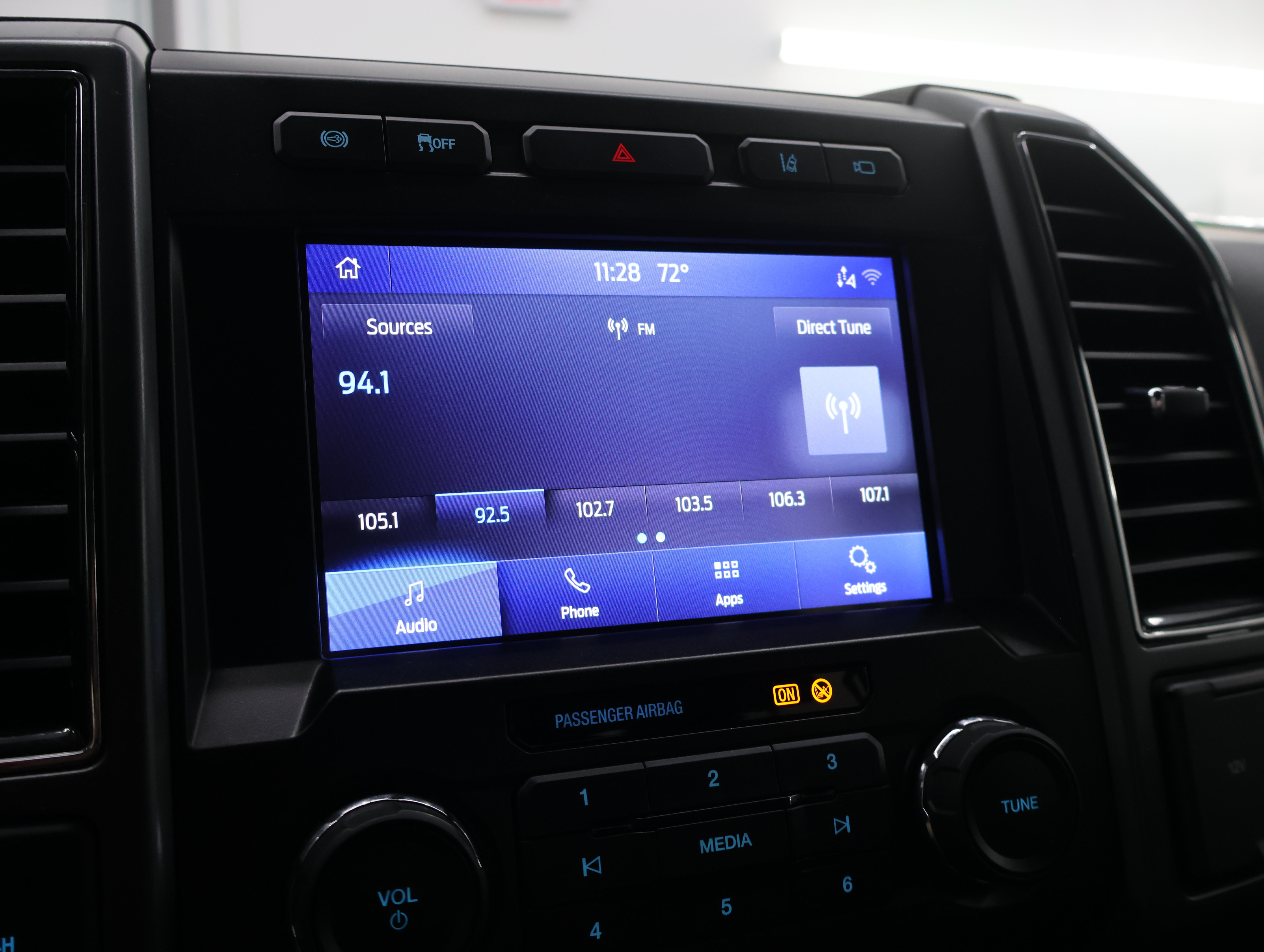 Used 2021 Ford F250 XLT w/ XLT Premium Package AWD/4WD image 11