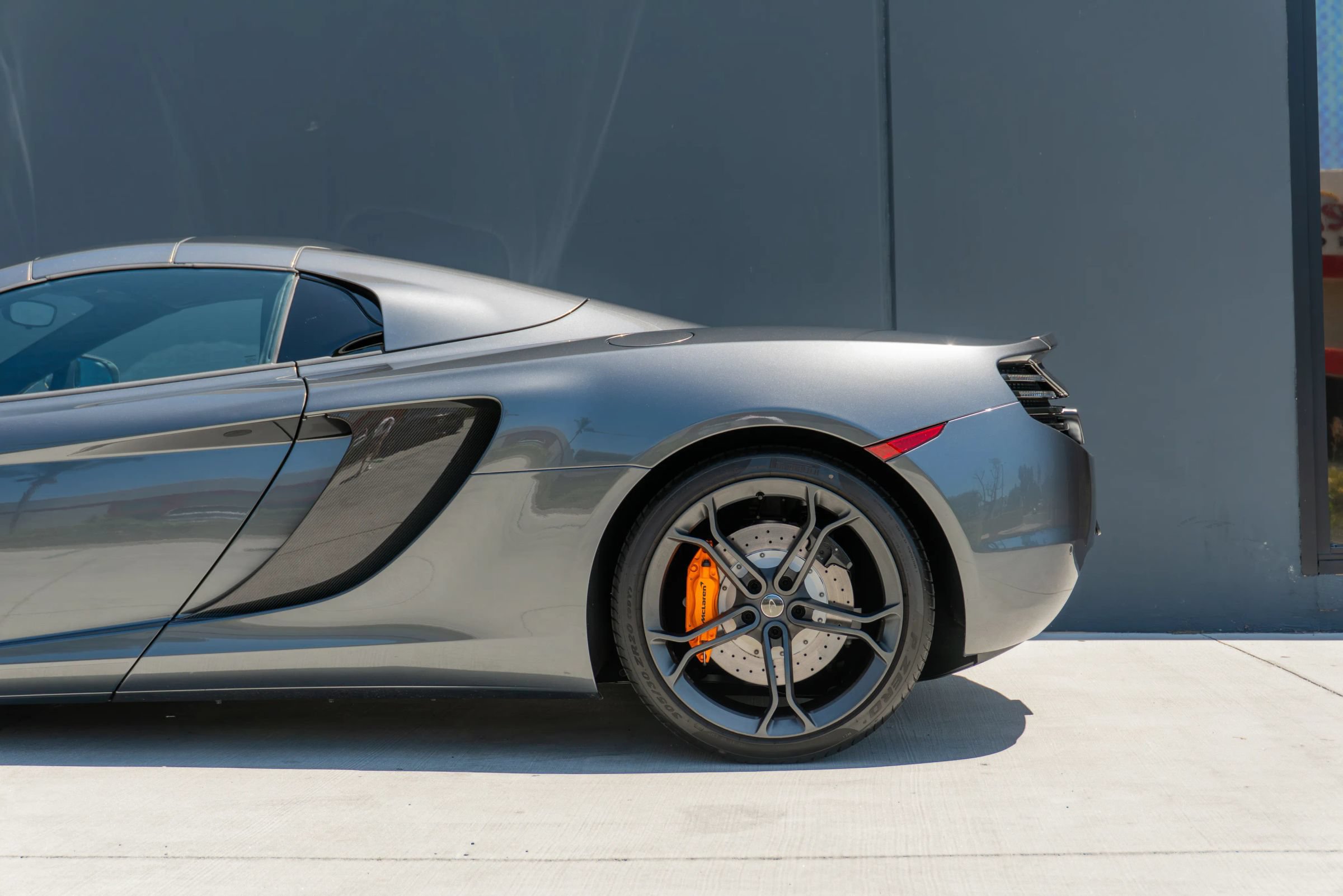 Used 2014 McLaren MP4-12C Spider RWD image 24