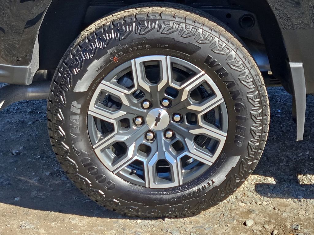 Used 2024 Chevrolet Colorado Z71 w/ Z71 Convenience Package 2 image 11