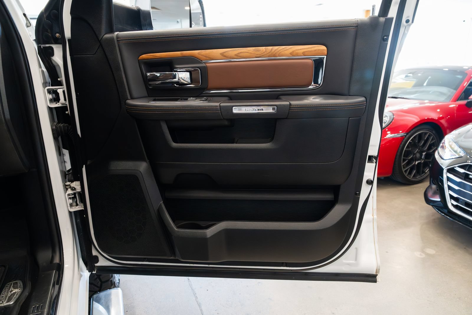 Used 2015 RAM 3500 Laramie Longhorn AWD/4WD image 29