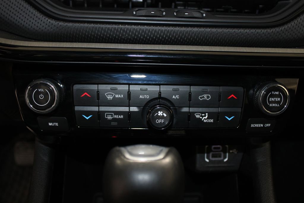 Used 2025 Jeep Compass Trailhawk AWD/4WD image 49