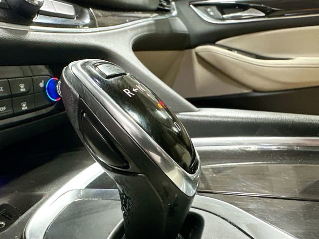 Used 2018 Buick Enclave Essence image 16