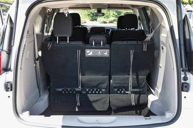 Used 2018 Chrysler Pacifica Touring Plus w/ Tire & Wheel Group FWD image 30