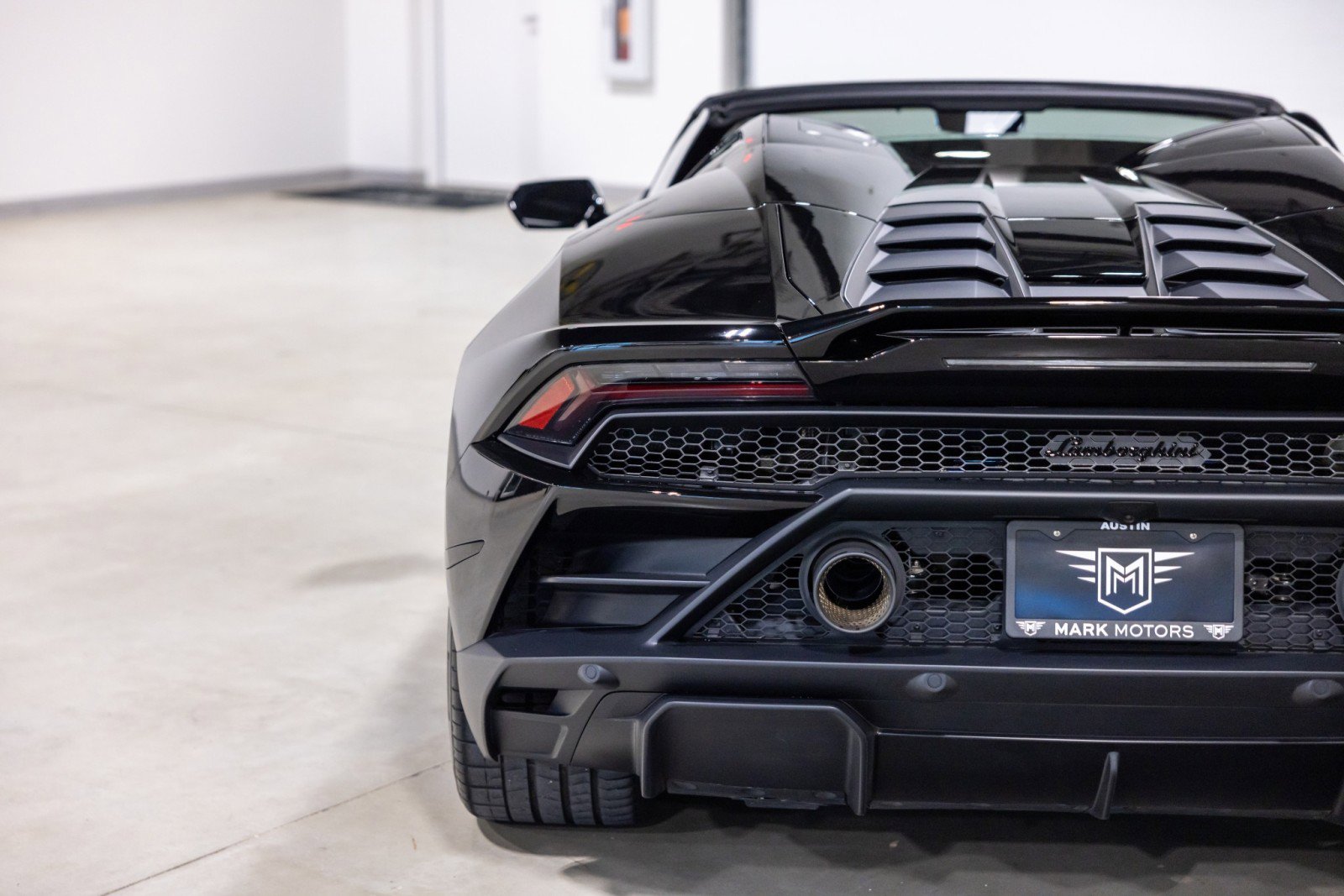 Used 2020 Lamborghini Huracan EVO image 14