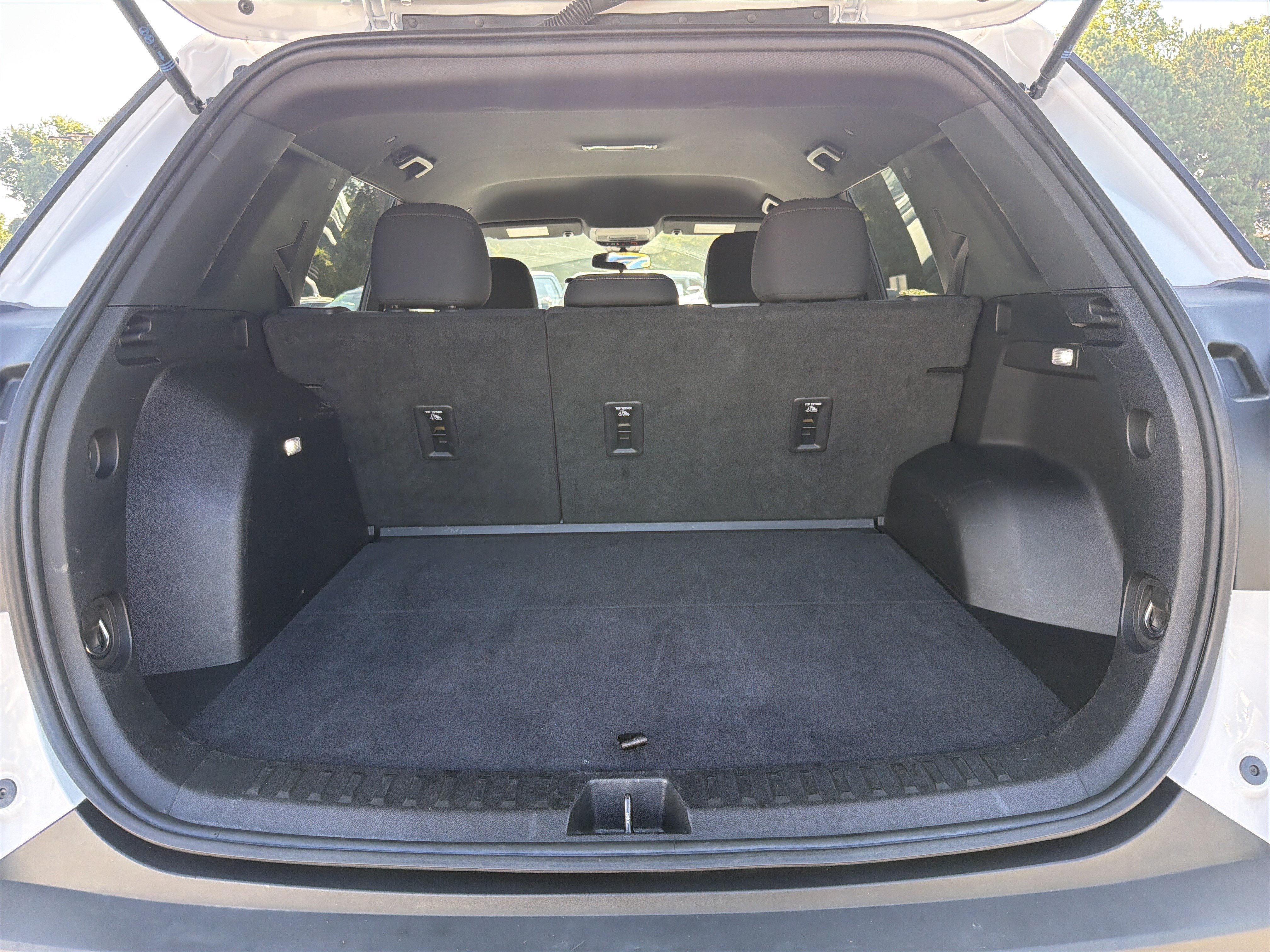 Used 2025 GMC Terrain Elevation FWD image 29