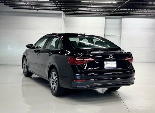 Used 2024 Volkswagen Jetta SE FWD image 3