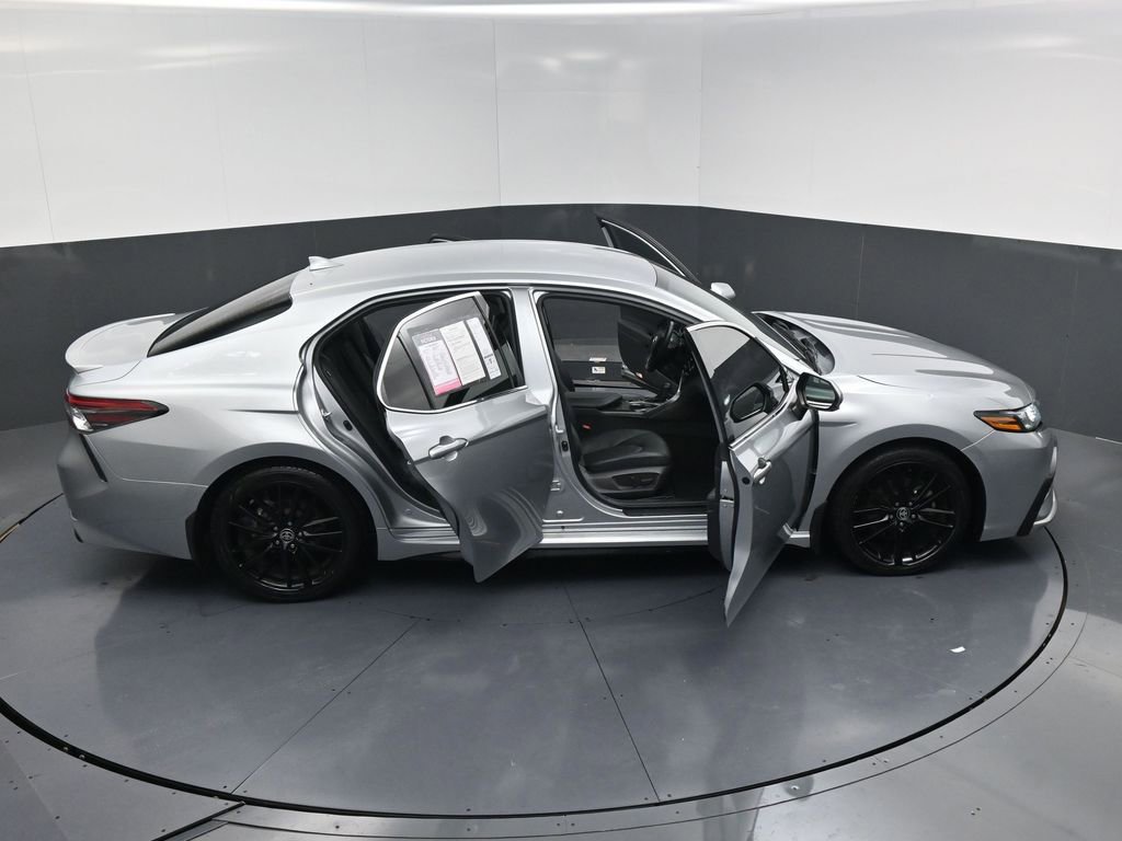 Used 2021 Toyota Camry XSE image 28