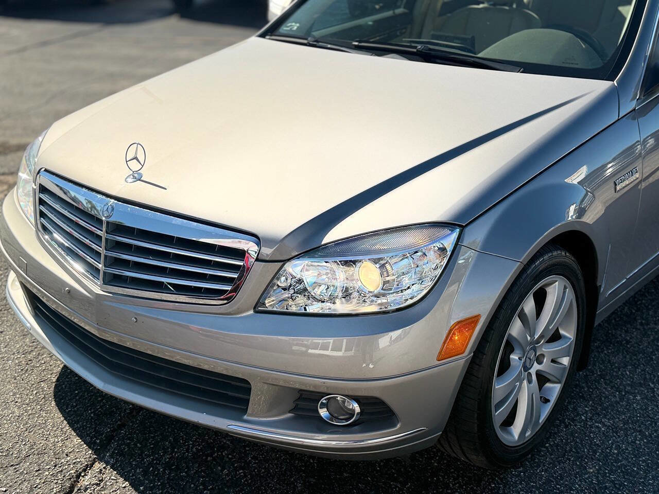 Used 2009 Mercedes-Benz C 300 4MATIC Sedan image 4