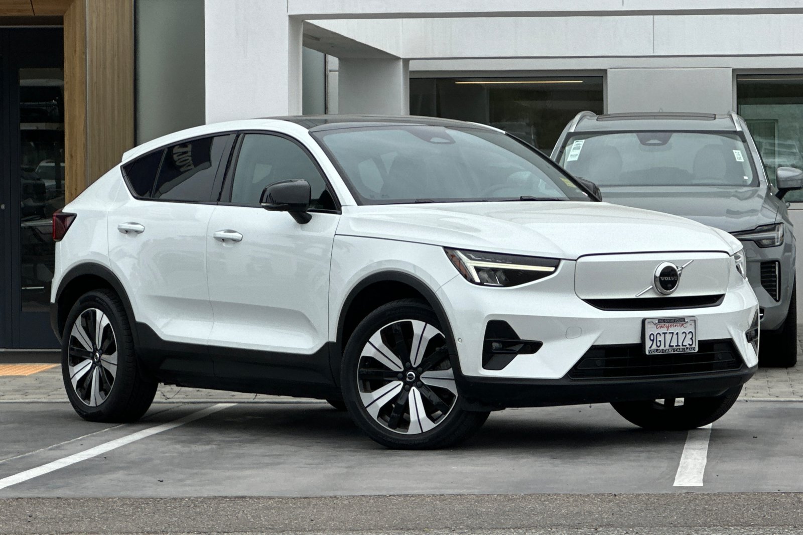 Certified 2023 Volvo C40 P8 Recharge Plus AWD/4WD image 2