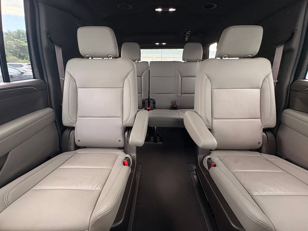 Used 2022 Chevrolet Suburban LT w/ Luxury Package AWD/4WD image 30