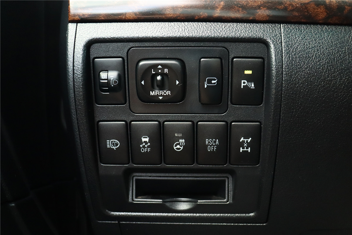 Used 2015 Toyota Land Cruiser AWD/4WD image 29