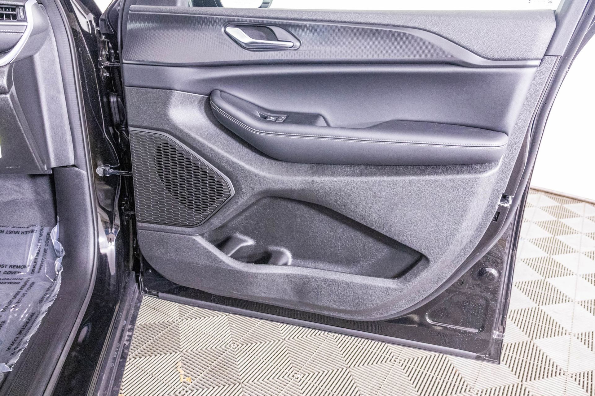 New 2025 Jeep Grand Cherokee Altitude image 37