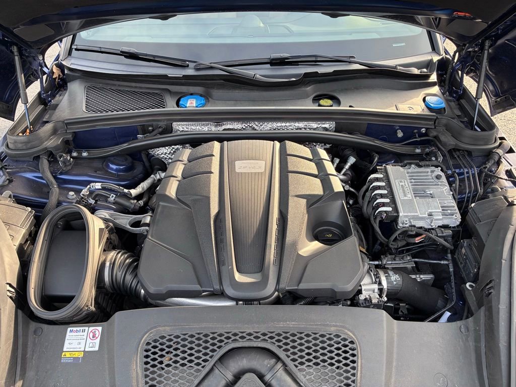 Used 2023 Porsche Macan S AWD/4WD image 9