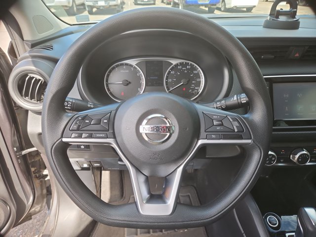 Used 2021 Nissan Kicks S FWD image 12