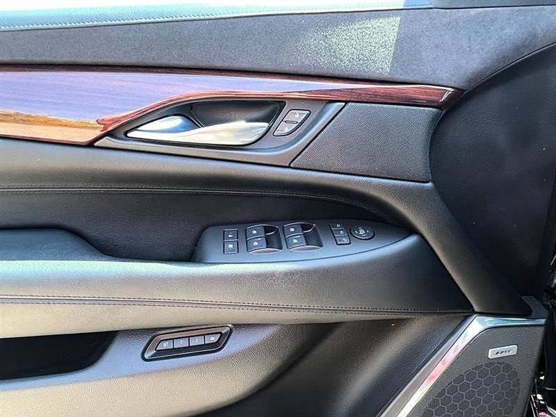 Used 2015 Cadillac Escalade Luxury RWD image 12
