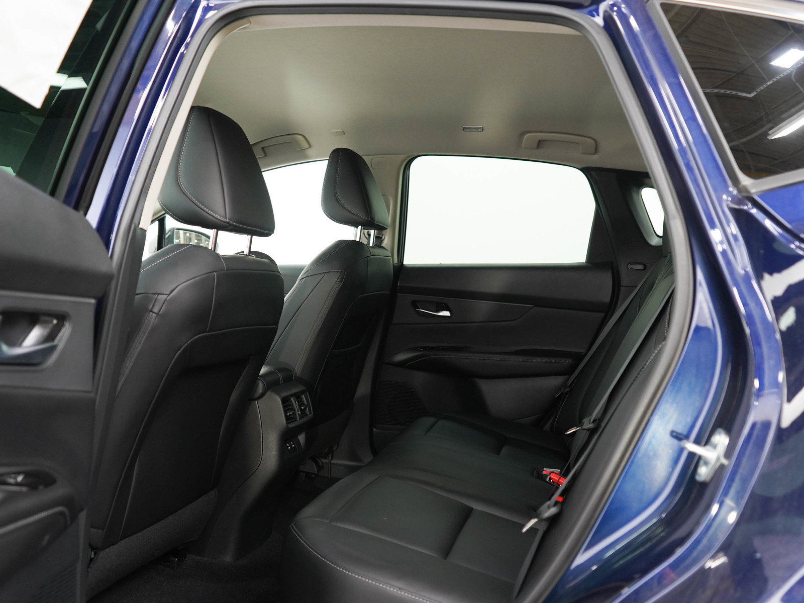 Used 2025 Nissan Murano SV AWD/4WD image 18