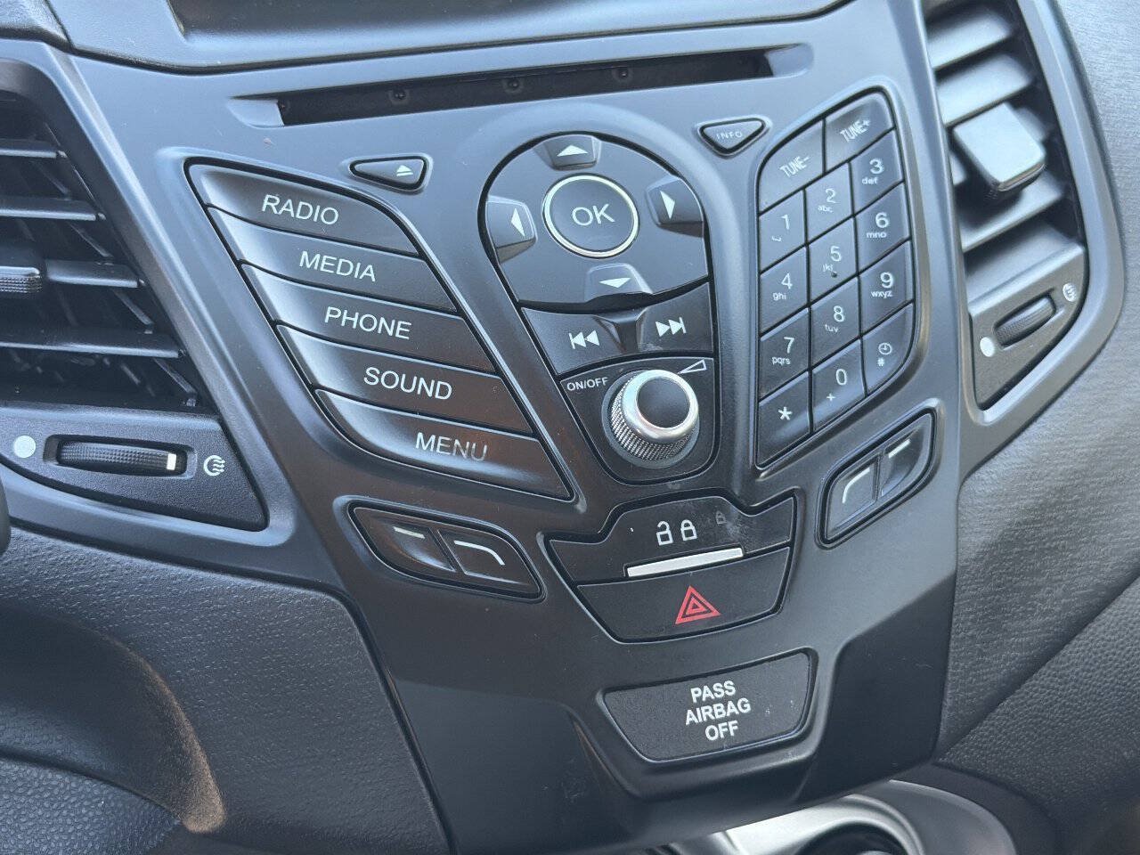 Used 2015 Ford Fiesta SE FWD image 26