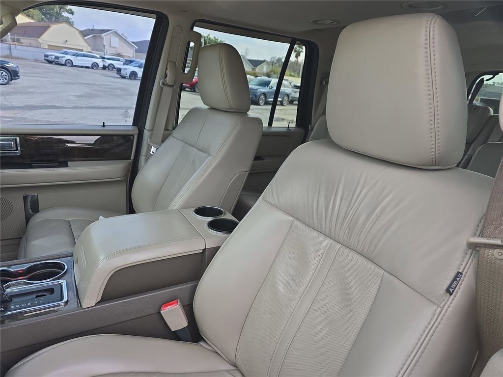 Used 2017 Lincoln Navigator Select image 15