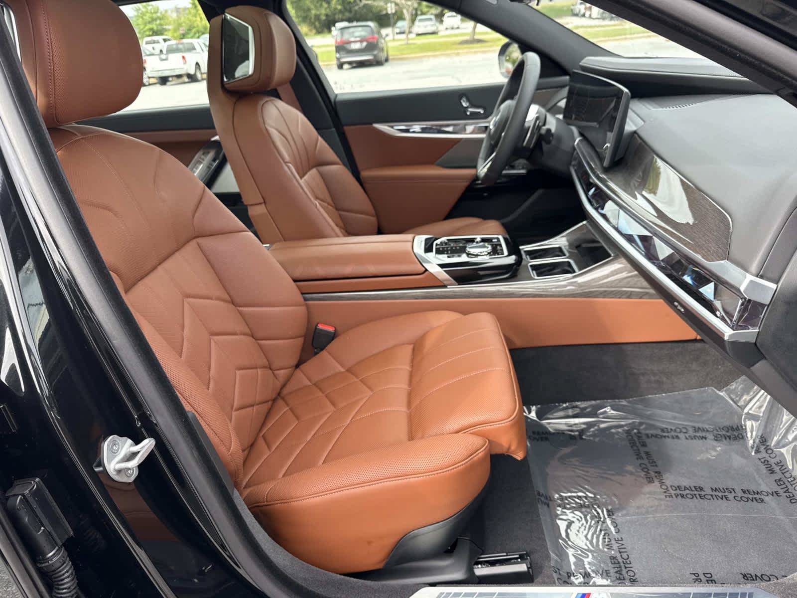 Used 2026 BMW 760i xDrive w/ Executive Package AWD/4WD image 28