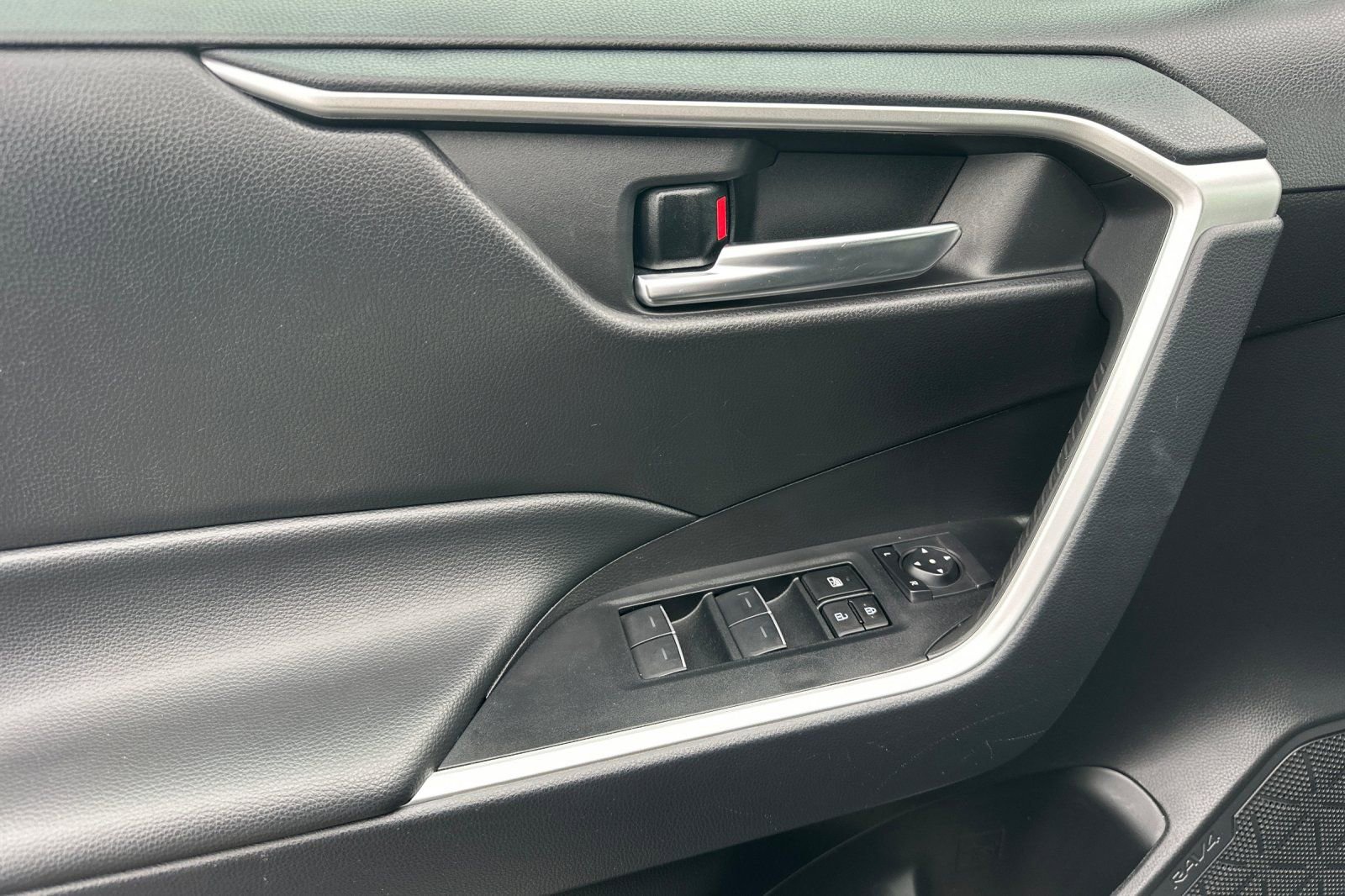 Used 2024 Toyota RAV4 XLE FWD image 12