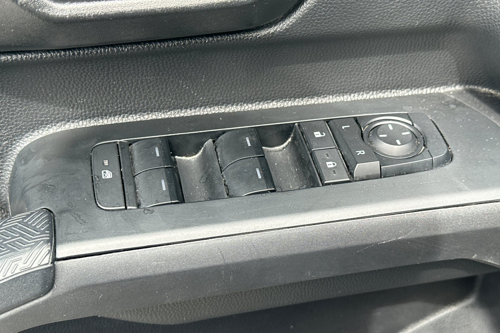 Used 2024 Toyota Tacoma SR5 AWD/4WD image 12