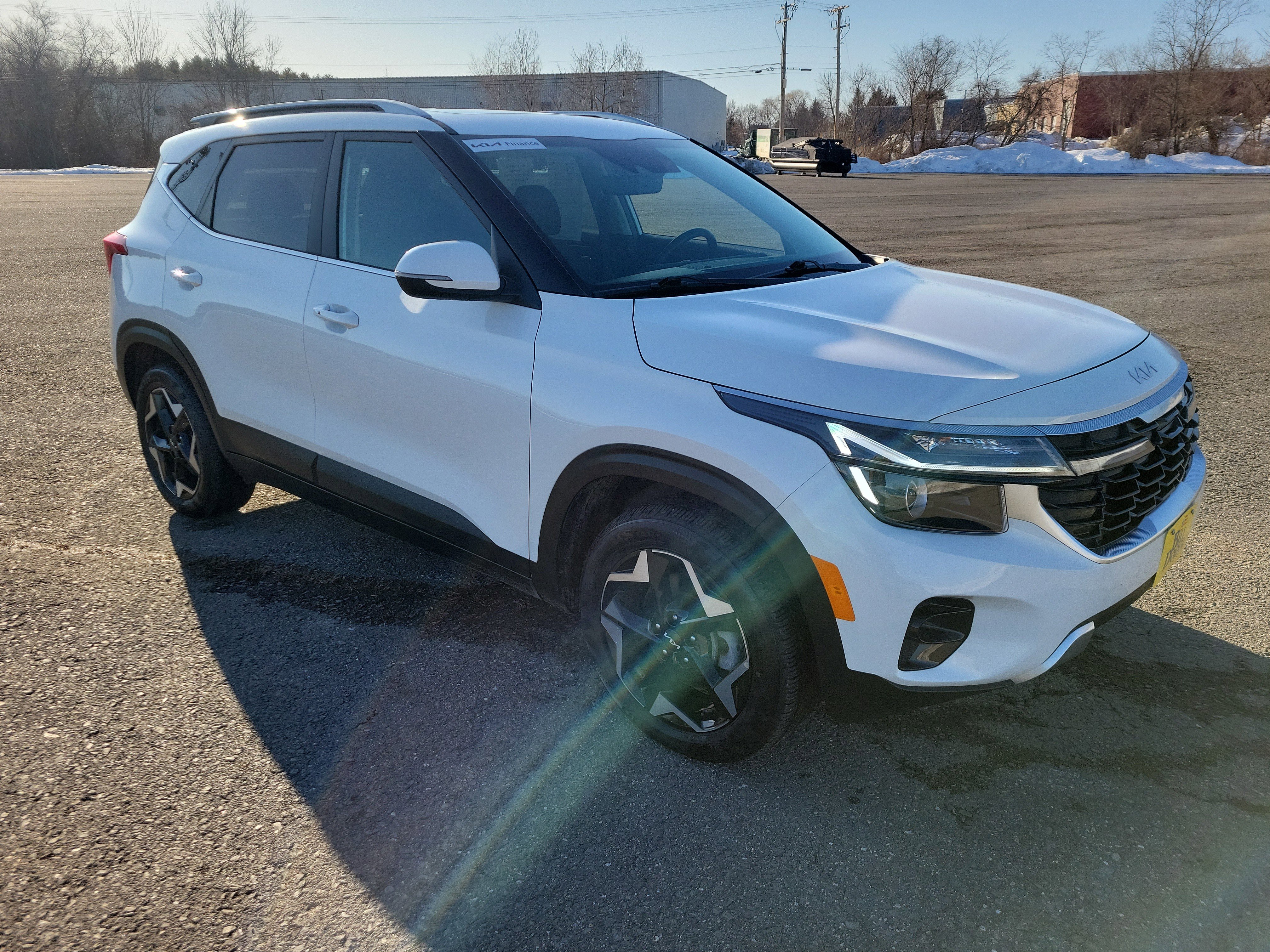 Used 2024 Kia Seltos EX image 3