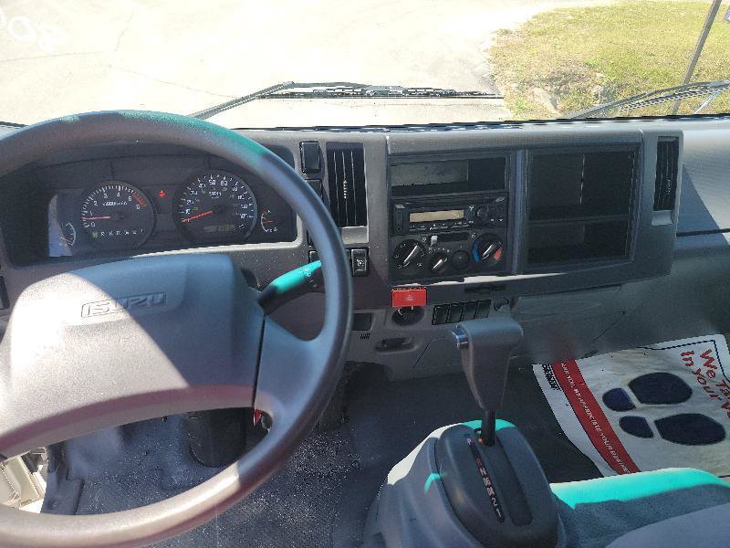 Used 2019 Isuzu NPR RWD image 13