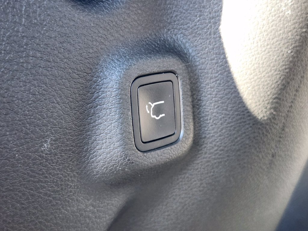 Used 2022 Jeep Compass Latitude w/ Sun and Sound Group AWD/4WD image 35