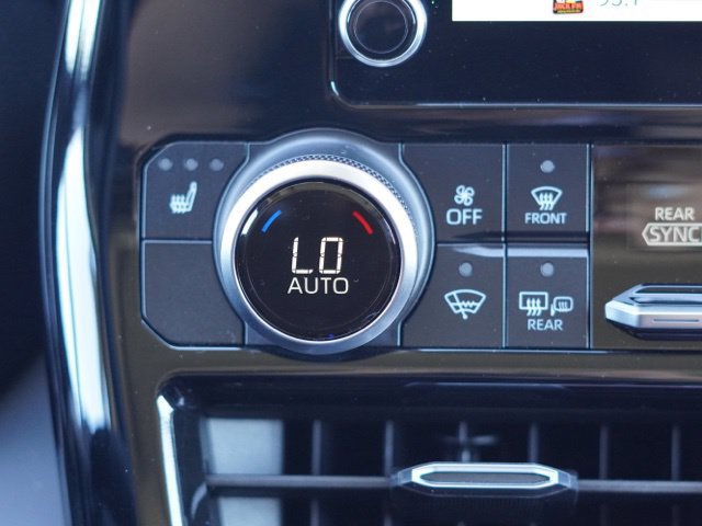 Used 2024 Toyota Highlander XLE AWD/4WD image 31