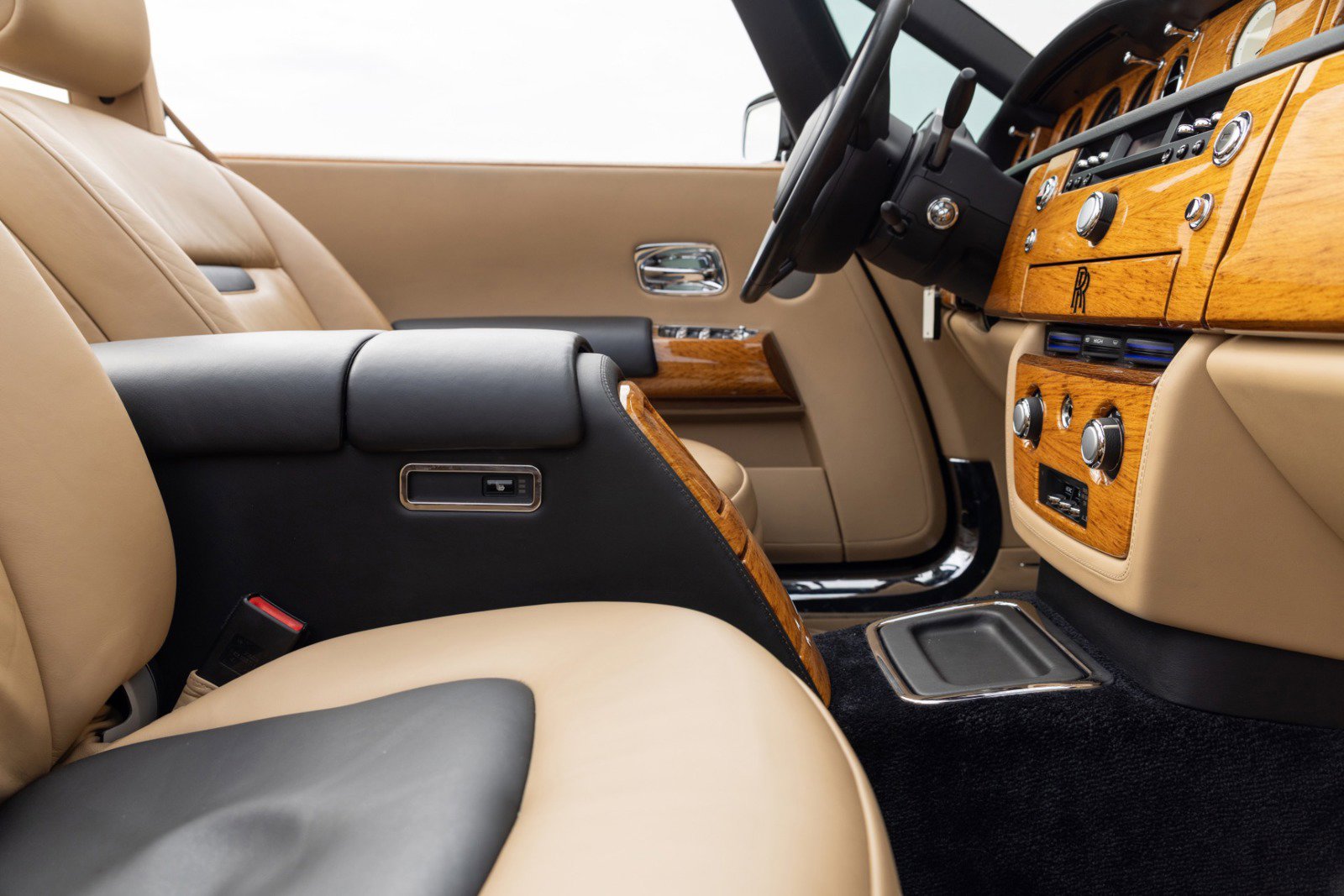 Used 2009 Rolls-Royce Phantom Drophead Coupe RWD image 43