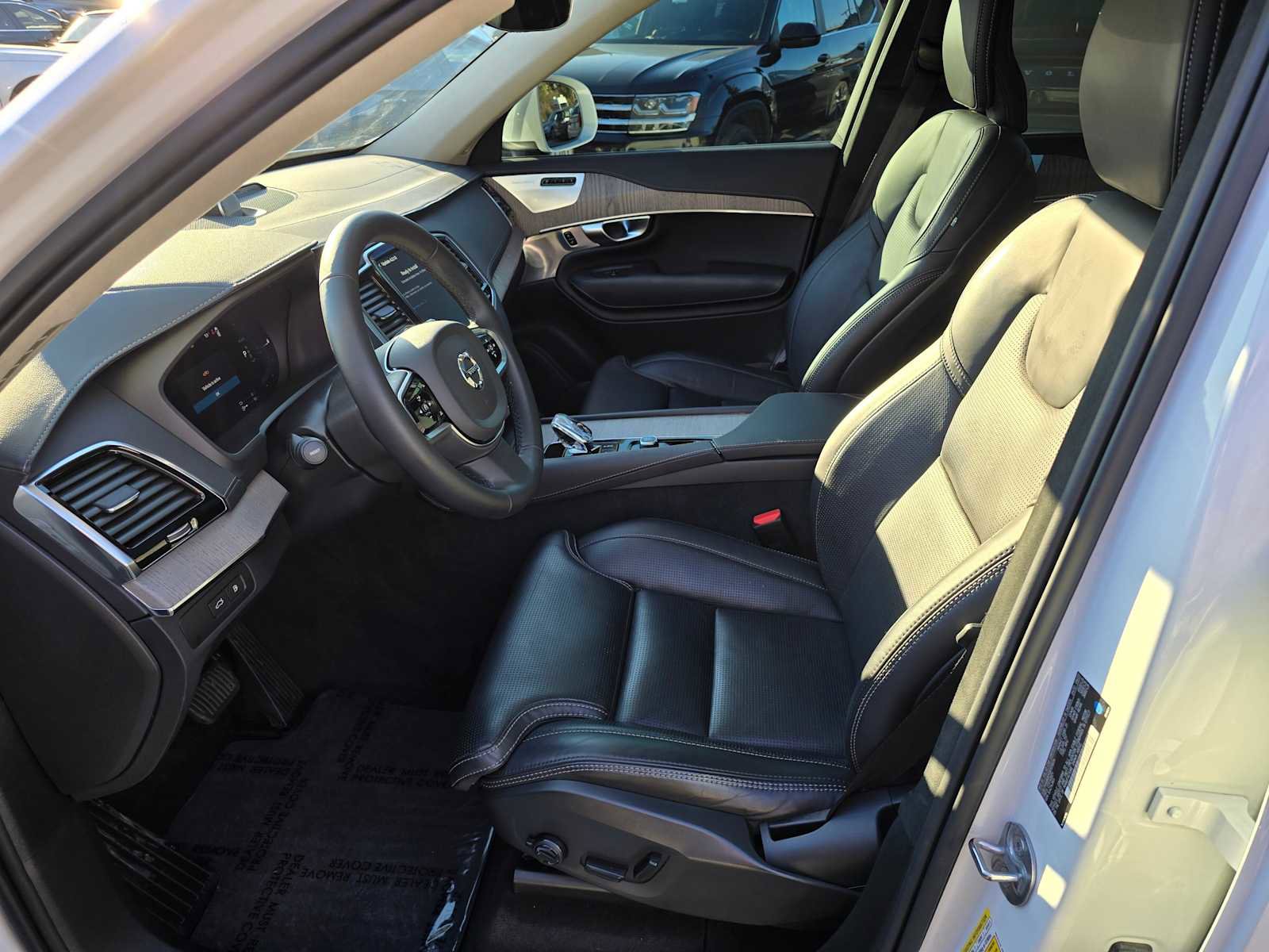 Certified 2024 Volvo XC90 T8 Ultimate w/ Lounge Package image 22