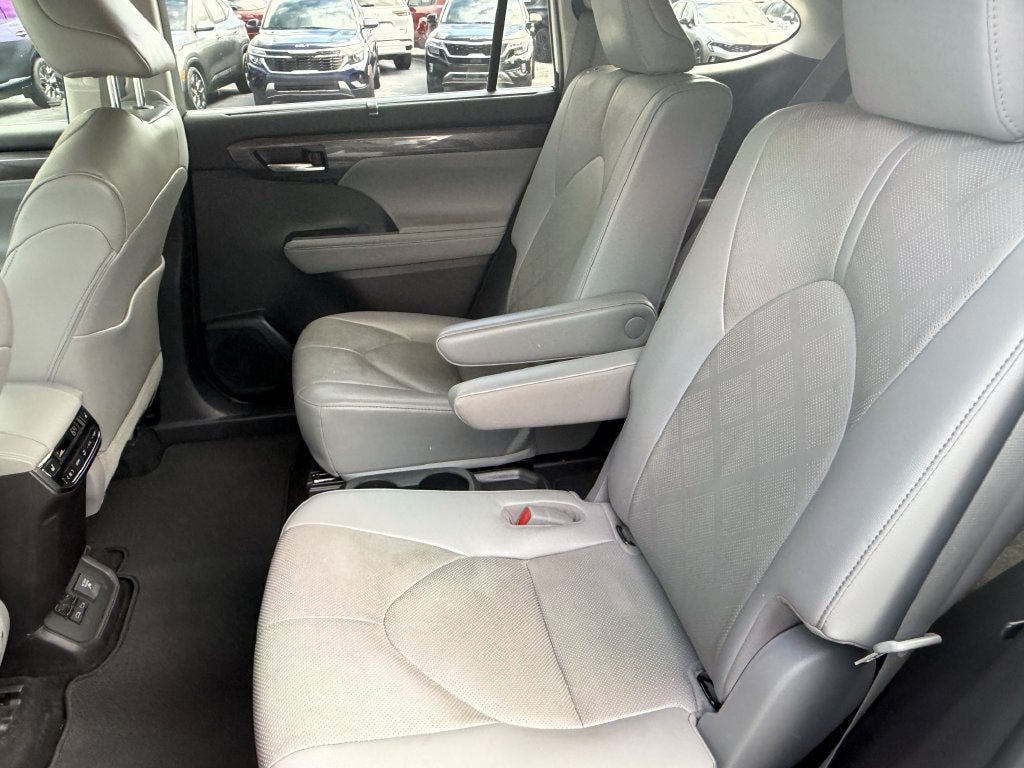 Used 2022 Toyota Highlander Platinum AWD/4WD image 21