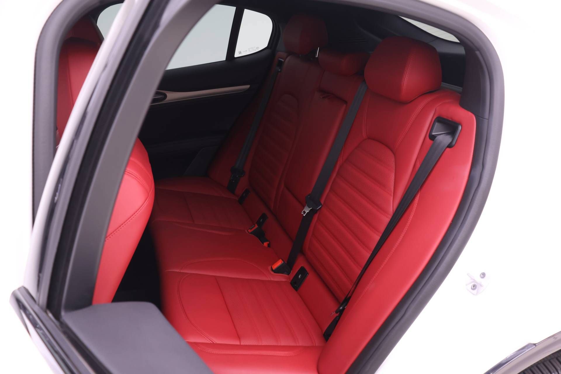 Certified 2024 Alfa Romeo Stelvio Veloce AWD/4WD image 13