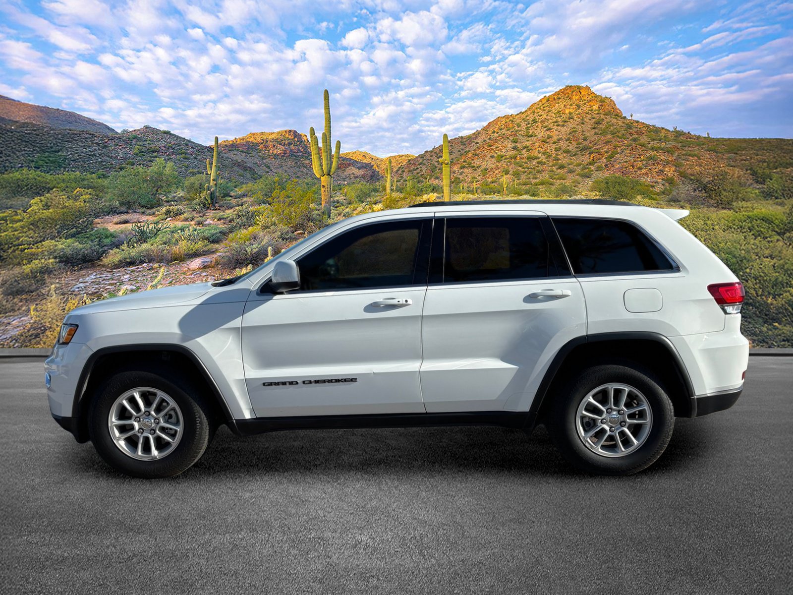 Used 2020 Jeep Grand Cherokee Laredo RWD image 8