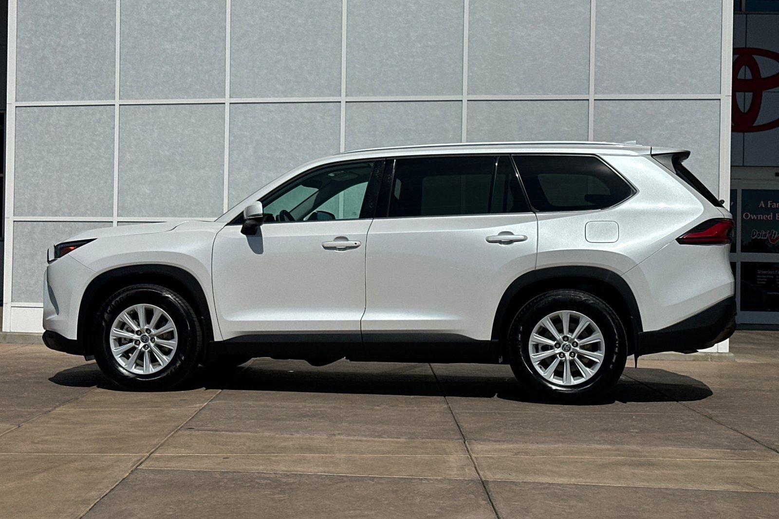 Certified 2024 Toyota Grand Highlander XLE image 8