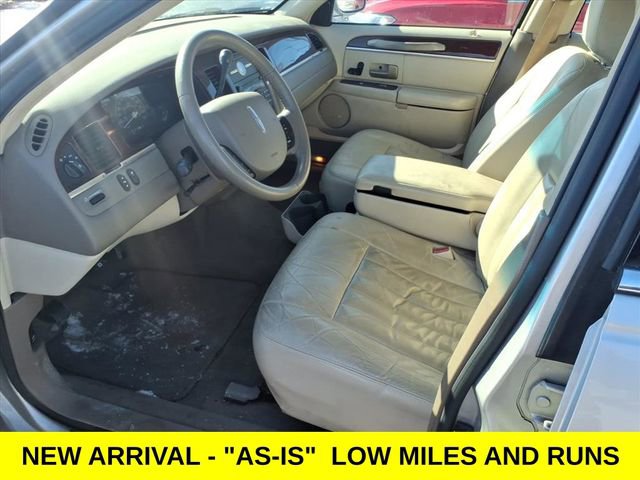 Used 2005 Lincoln Town Car Signature image 8