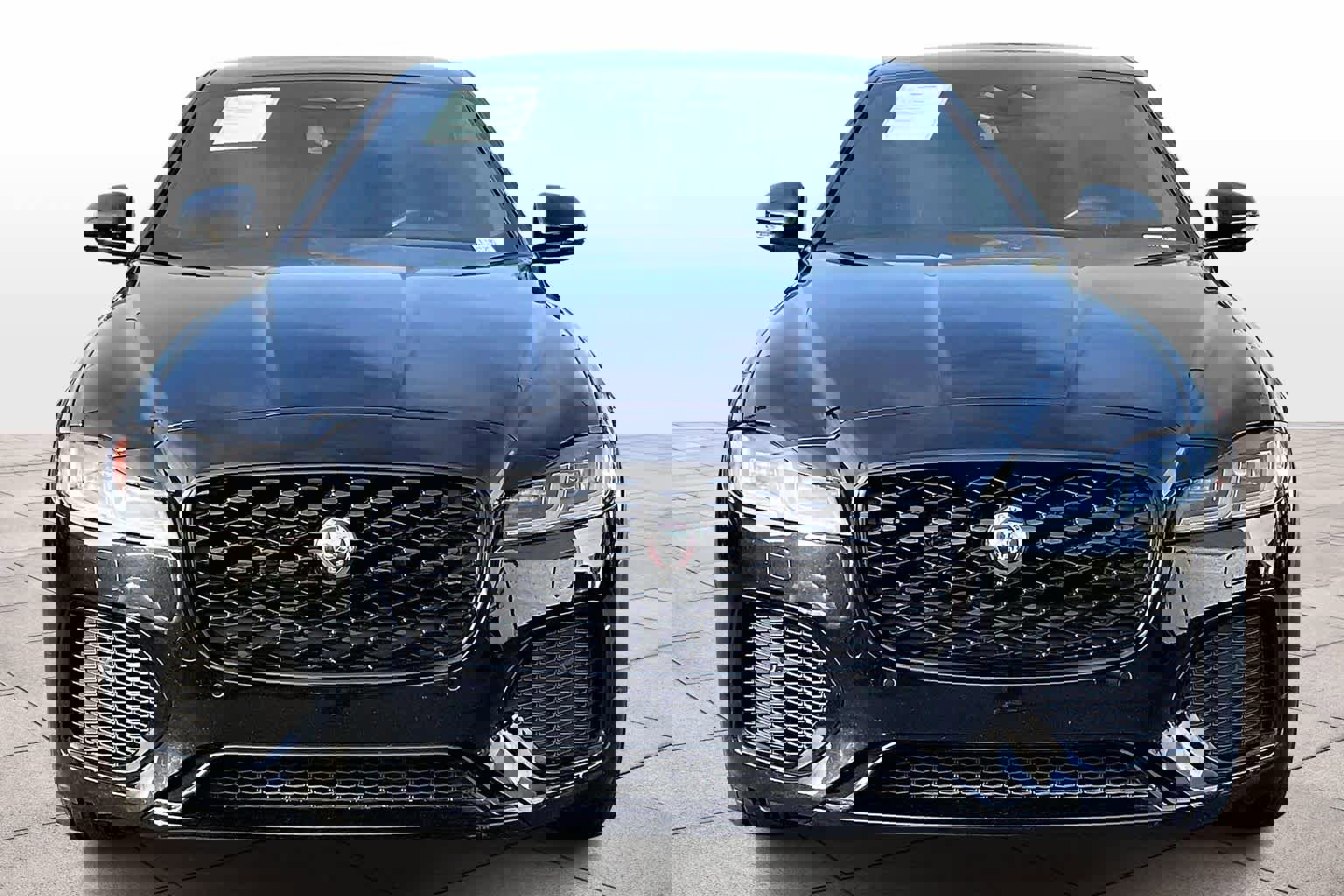 Used 2022 Jaguar XF SE image 3