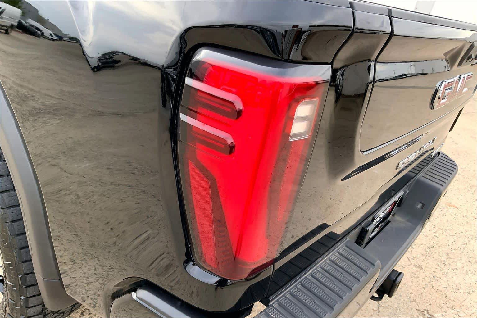 Used 2024 GMC Sierra 2500 Denali w/ Denali Reserve Package AWD/4WD image 29